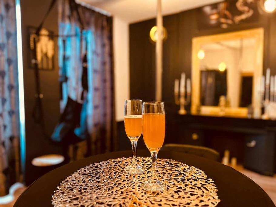 Love Room « L'Etreinte Doree » Illiers-Combray ภายนอก รูปภาพ
