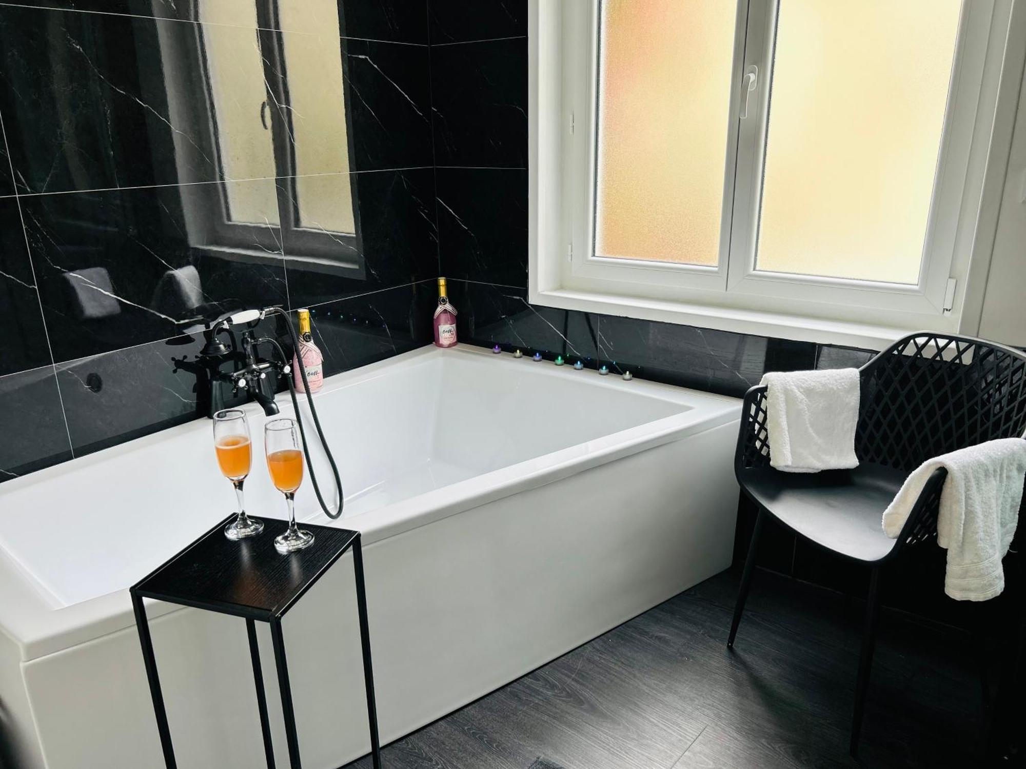 Love Room « L'Etreinte Doree » Illiers-Combray ภายนอก รูปภาพ
